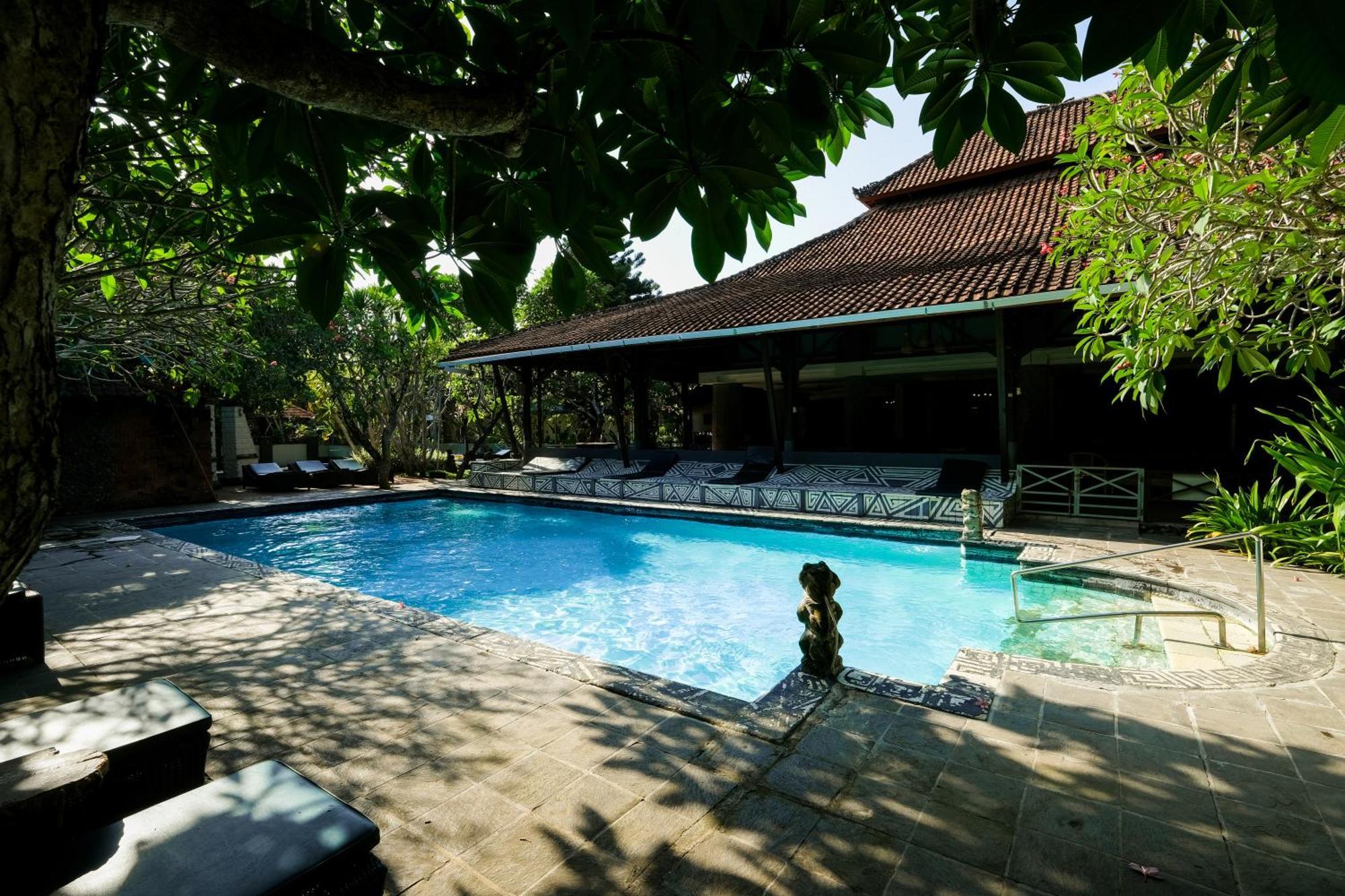 Peneeda View Beach Hotel Sanur  Exterior photo