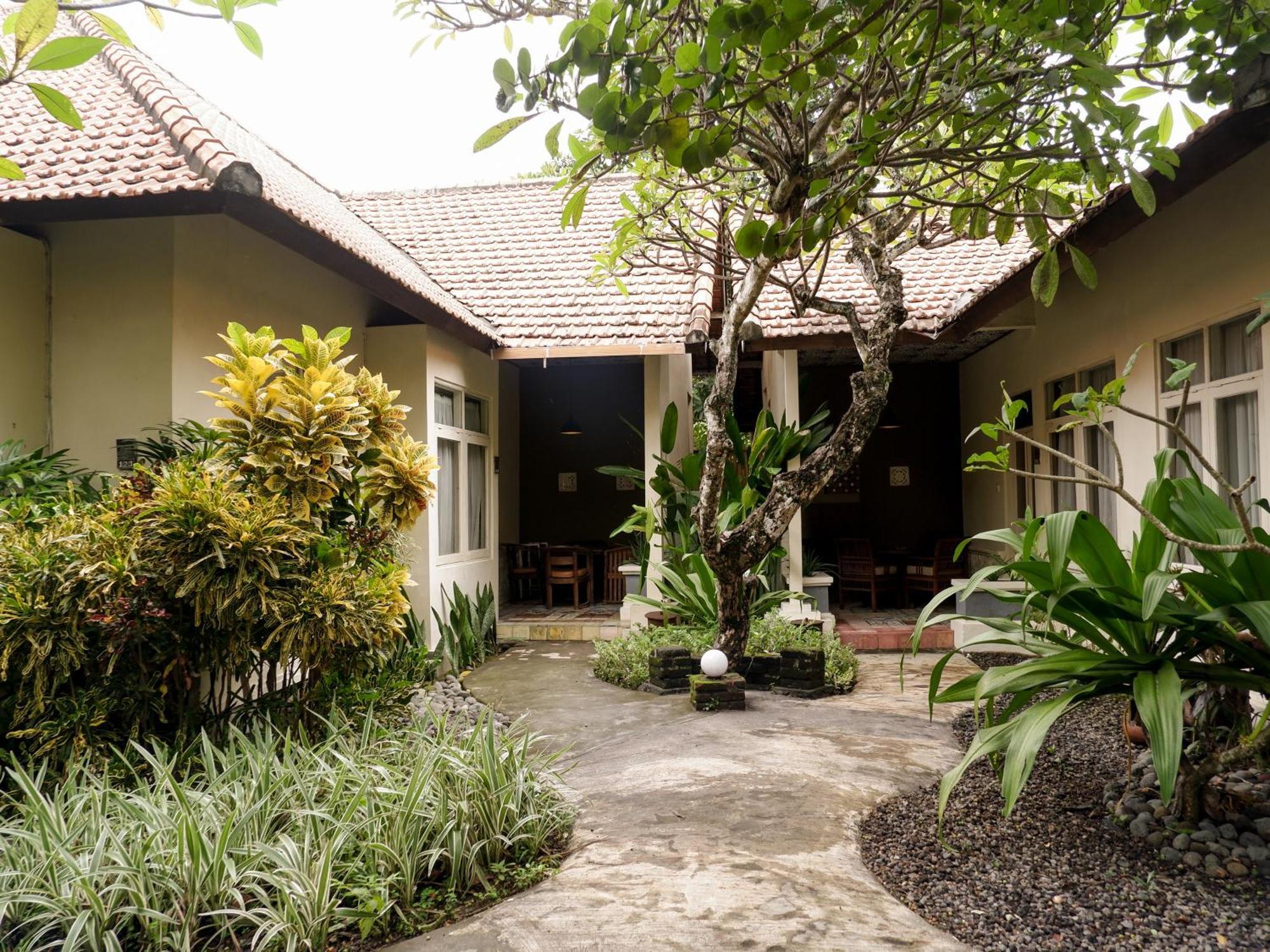 Peneeda View Beach Hotel Sanur  Exterior photo