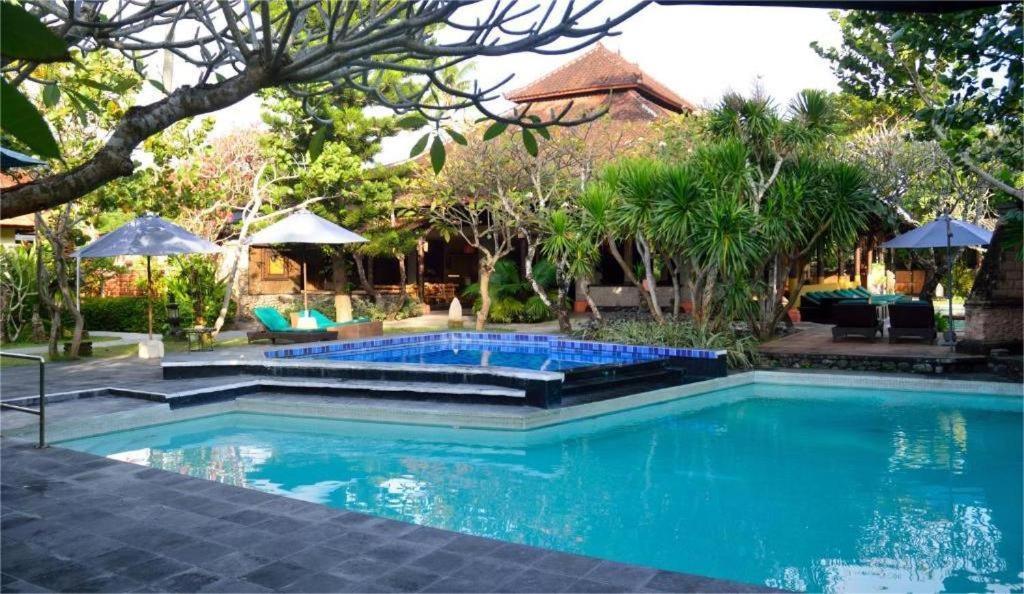 Peneeda View Beach Hotel Sanur  Exterior photo