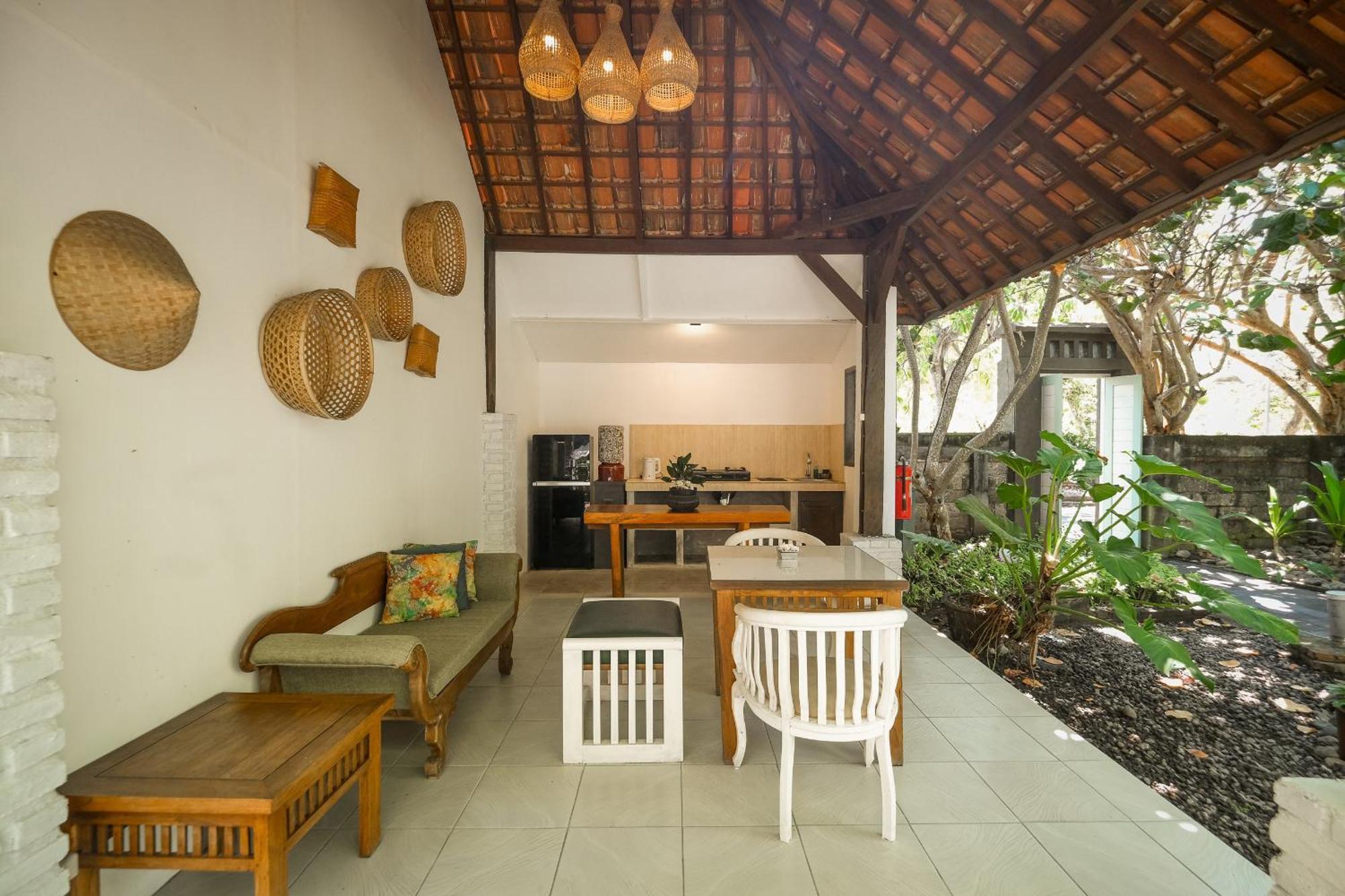 Peneeda View Beach Hotel Sanur  Exterior photo